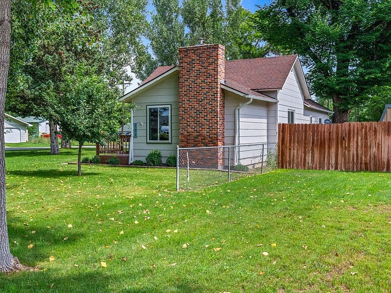 304 1st St SE photo 5