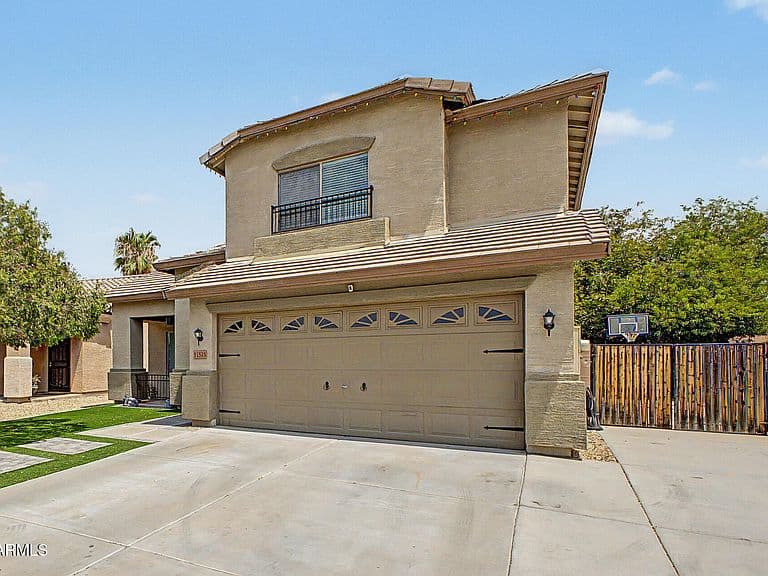 11313 W LINCOLN Street photo 1