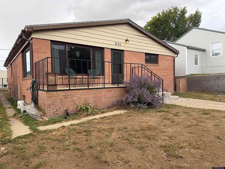 836 Nieman St photo 2
