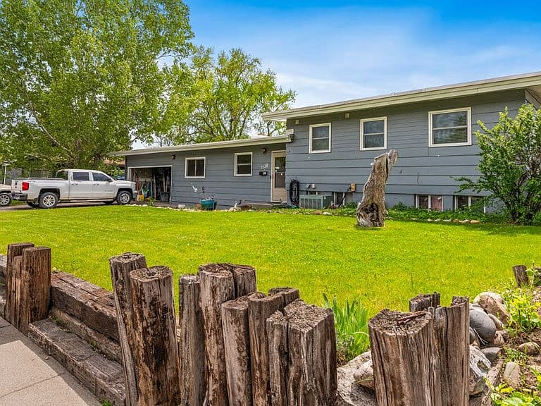 1138 Lewis Ave photo 5