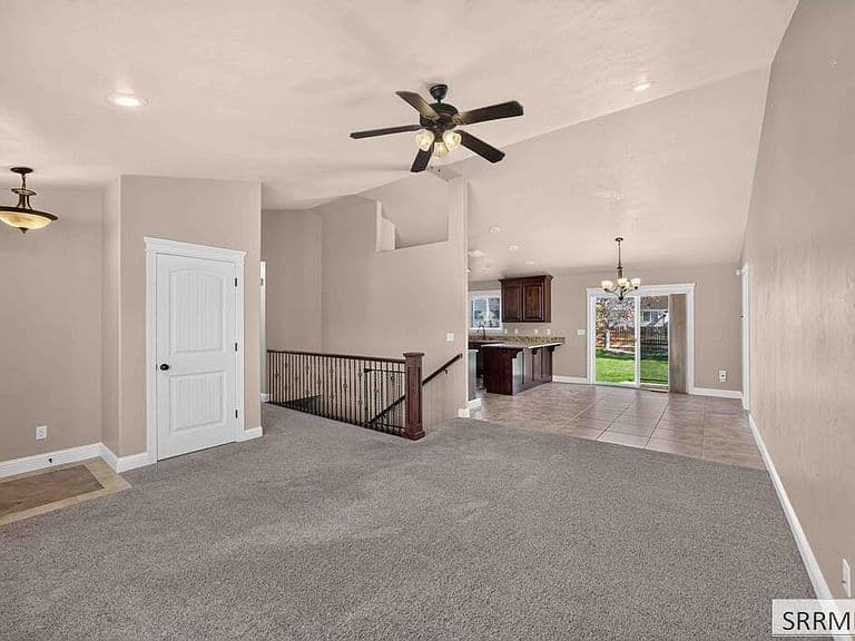 1466 Chesney Ct photo 4