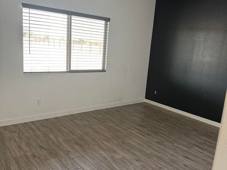 21424 W MELLOW Street W photo 3