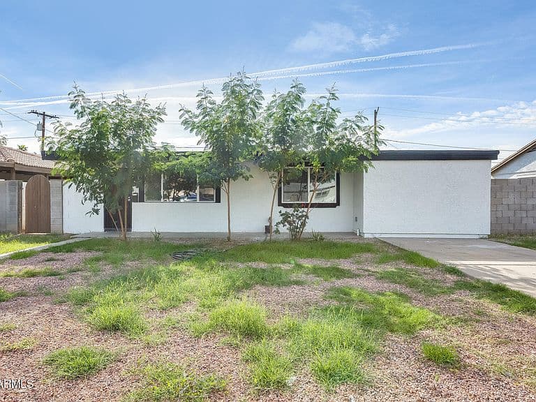 2739 W HAZELWOOD Street photo 1