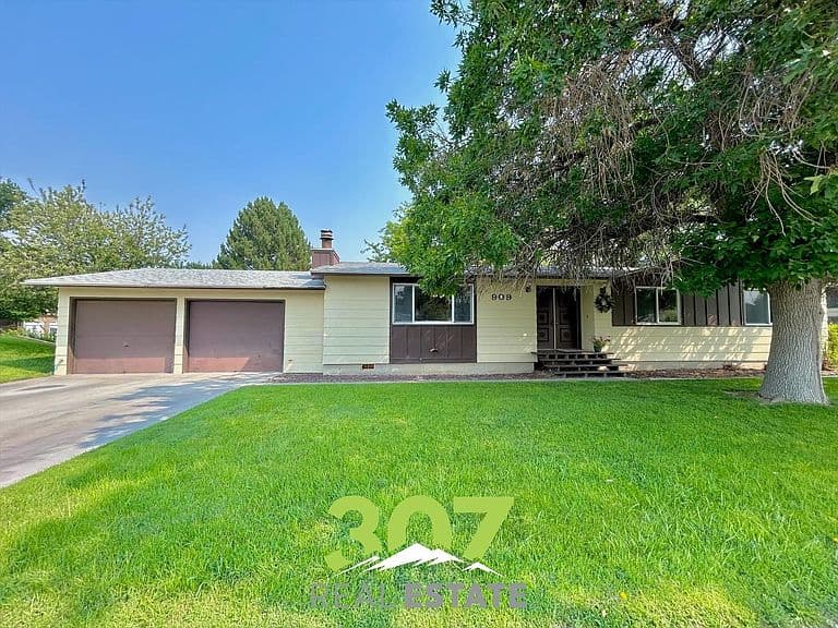909 Avenue E photo 2