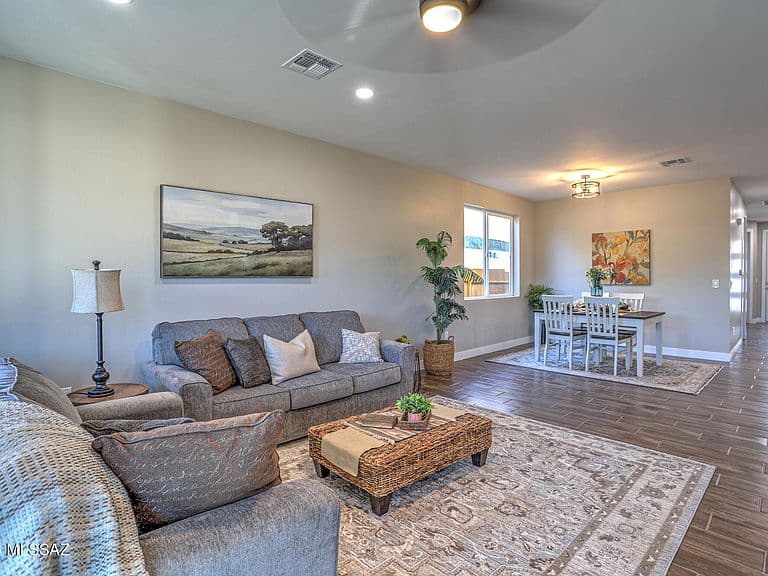 225 S Richmond Dr photo 3