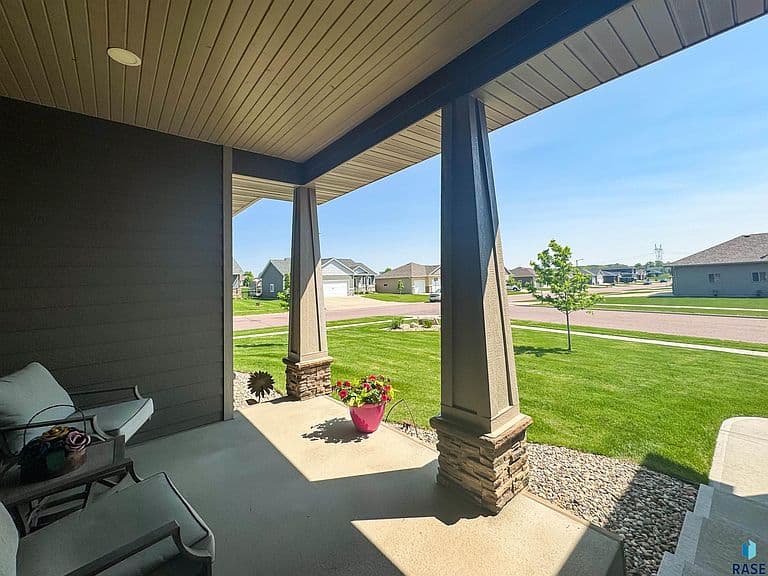 2601 E Sunburst Dr photo 4