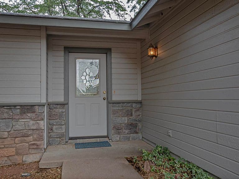 930 W Country Ln photo 4