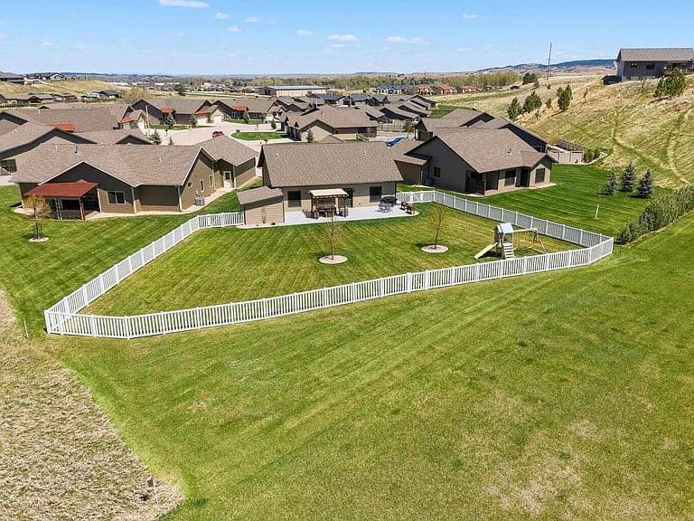2220 Arrowhead Cir photo 5