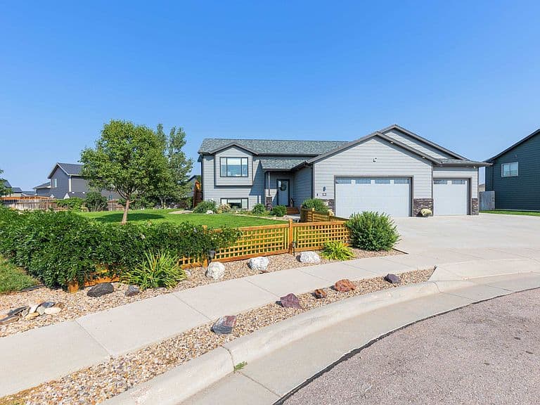 822 Dirk Ct photo 2
