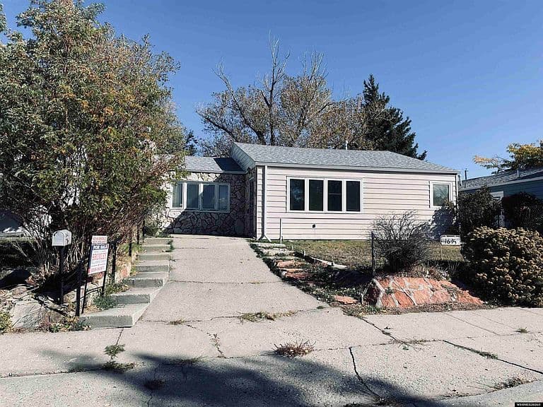 1645 S Mitchell St photo 1