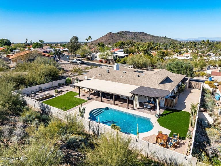 221 W Sweetwater Ave photo 1