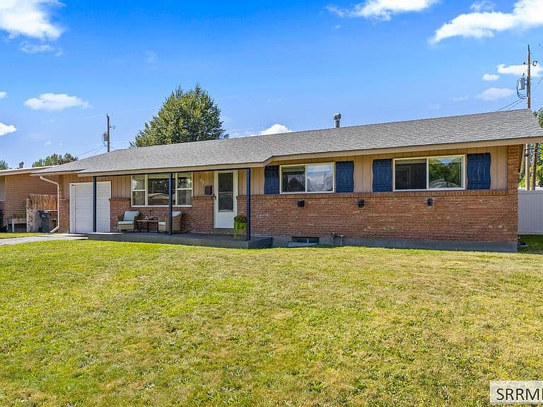 443 Sykes Dr photo 3