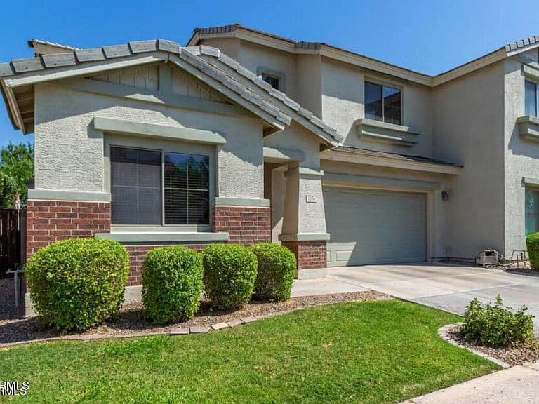 1050 E REDWOOD Drive photo 1