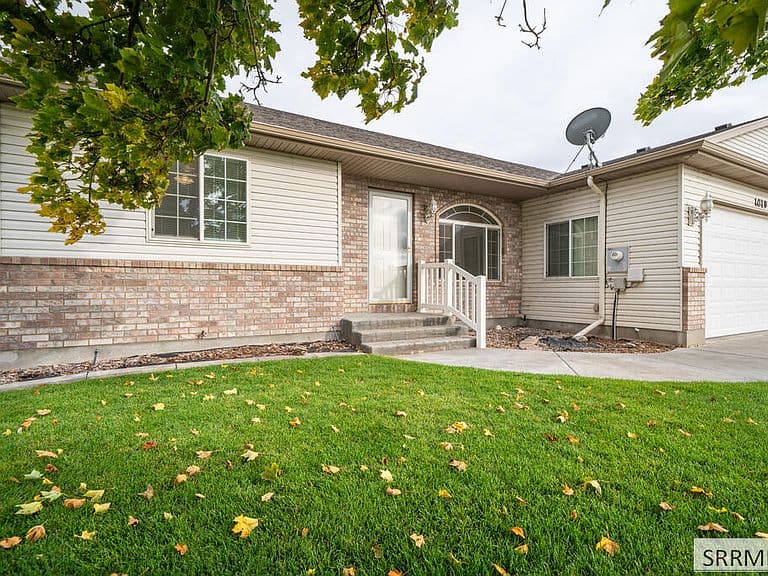 1019 S Edinburg Cir photo 3