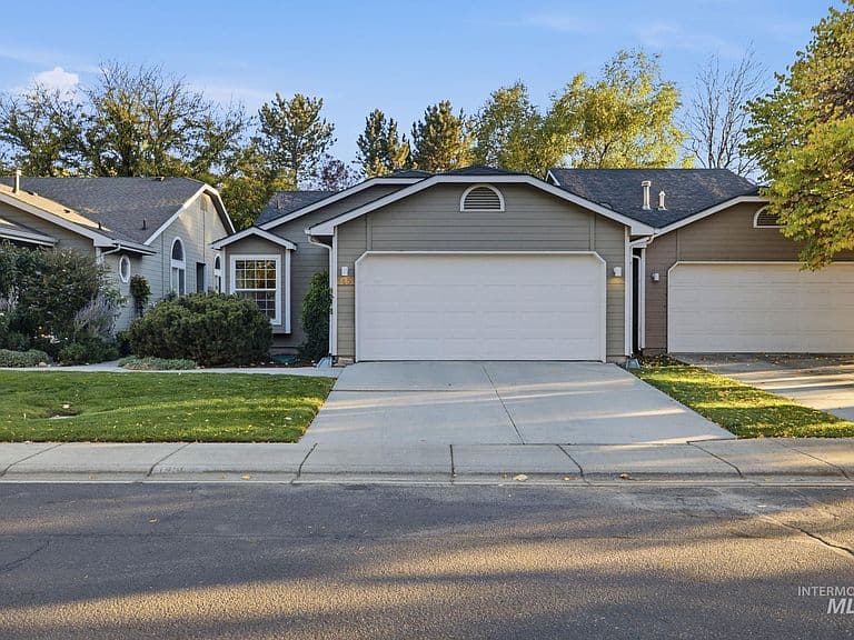 1451 E Silverton Ln photo 2
