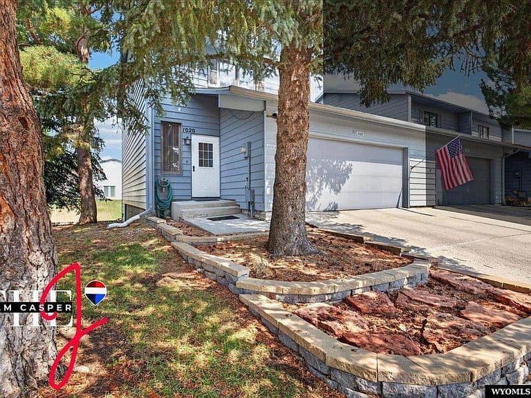 1020 Surrey Ct photo 5