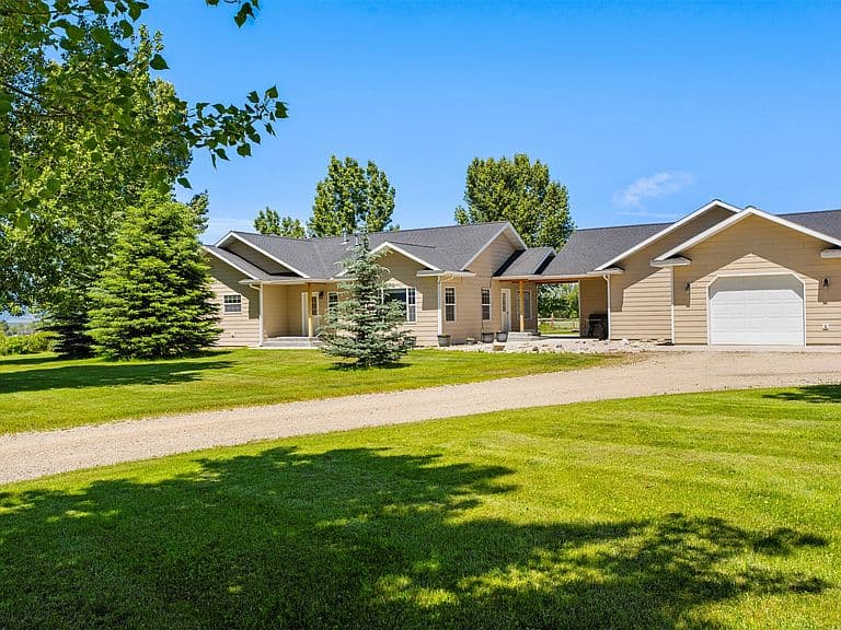 588 Willow Creek Rd photo 2