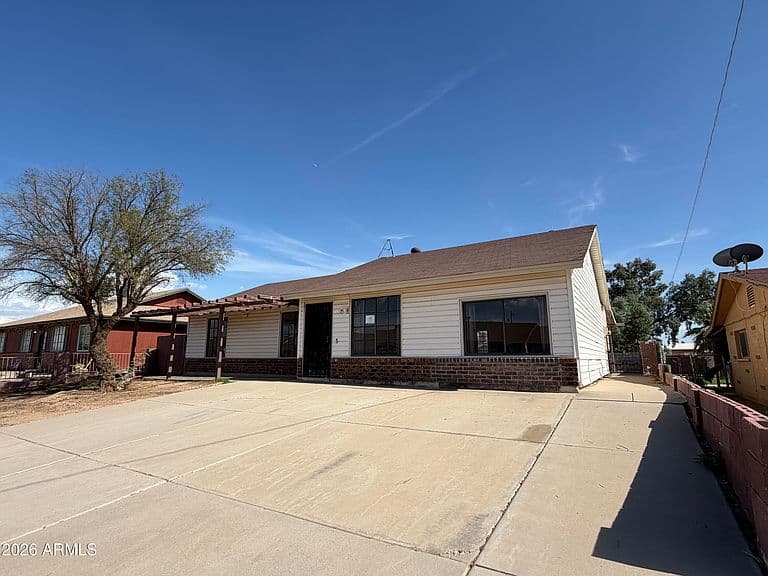 1131 E BISNAGA Street photo 1
