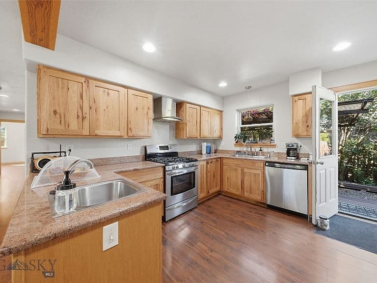 3108 Oliver St photo 5