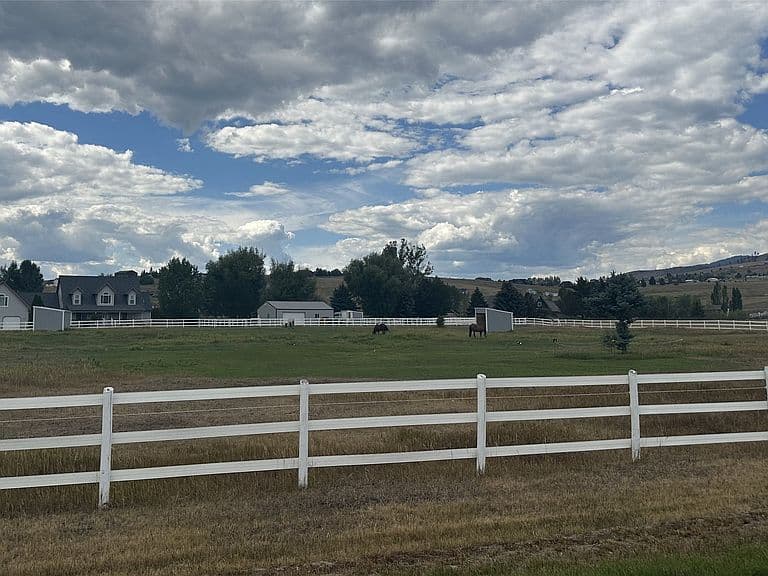 10019 Equestrian Way photo 1