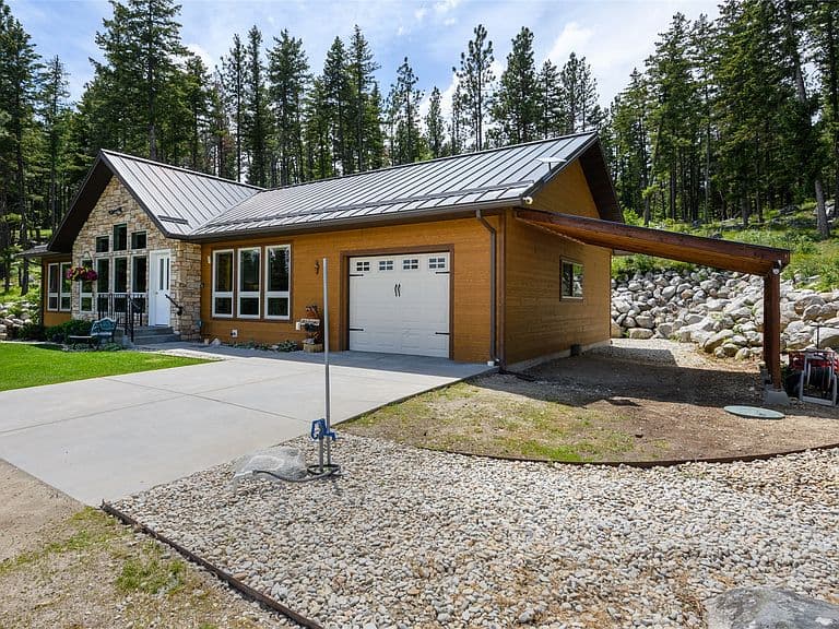 1885 Bad Bear Way photo 4