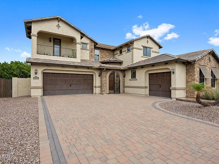 2448 E AMBER Court photo 3
