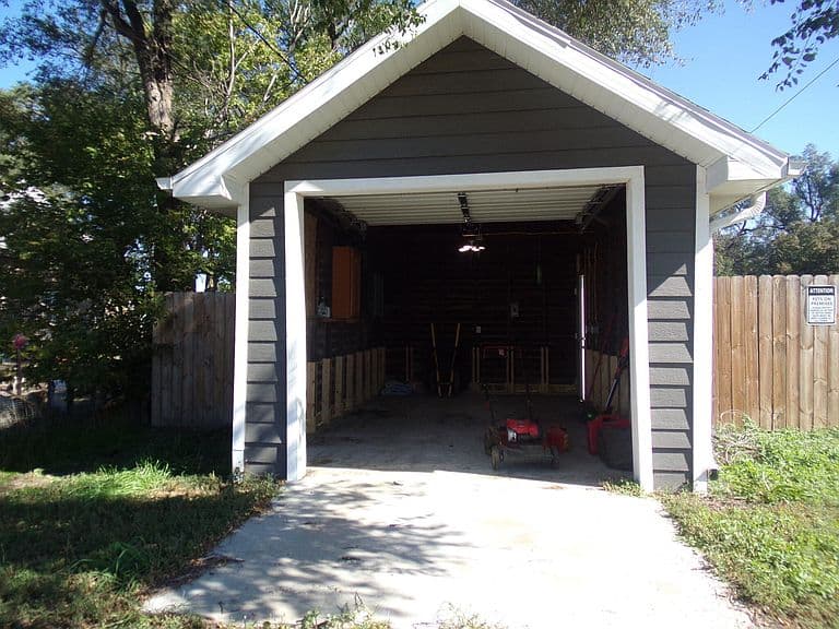 915 N Lawler St photo 3