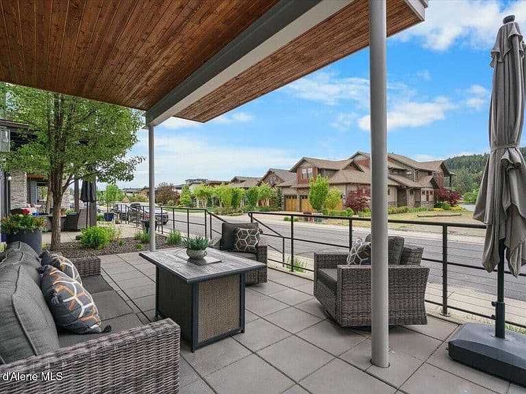 1605 W Bellerive Ln photo 3
