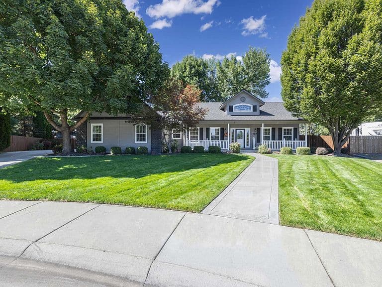 1560 W Yellowstone Ct photo 4