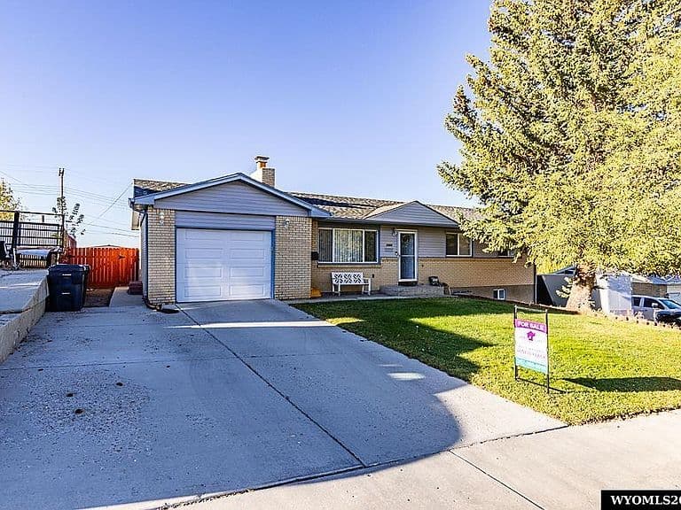 1808 Carson St photo 2