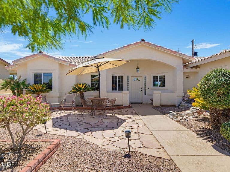 1720 Topaz Dr photo 3