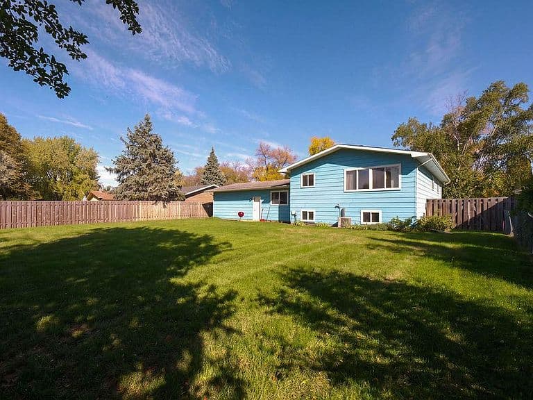 2844 Longfellow Rd N photo 4