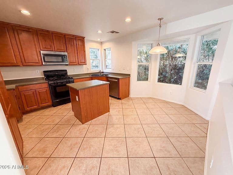 1214 E FRANCES Lane photo 2