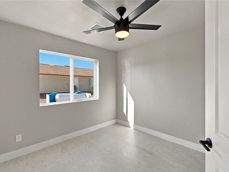 10037 N Larkspur Drive photo 5