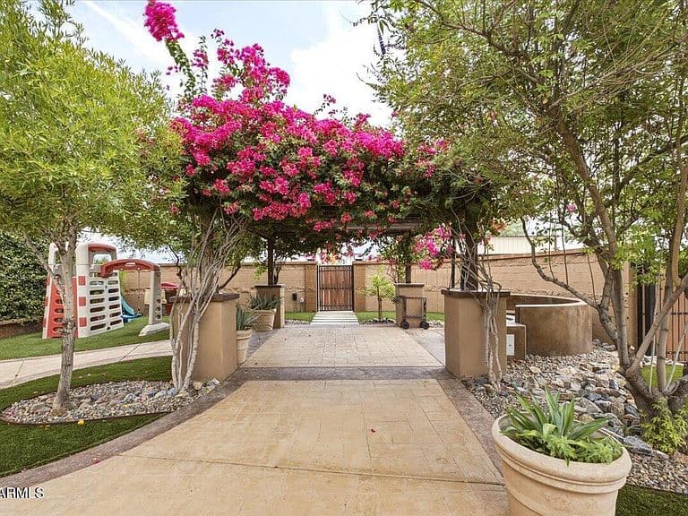 11037 E GROVE Street photo 3