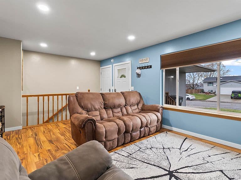 204 N Steven St photo 5