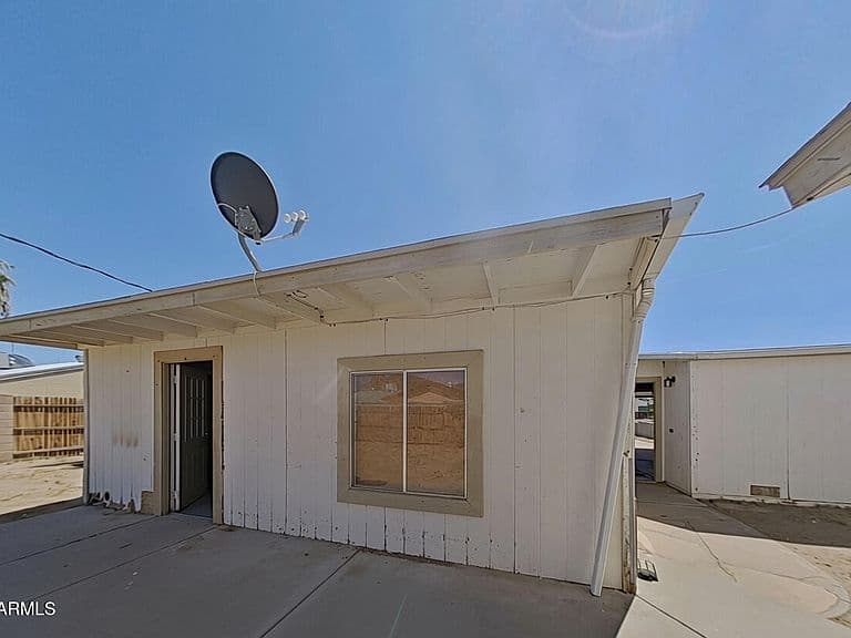 1614 W BROWN Street photo 5