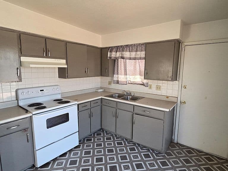 309 W DESERT Drive photo 4