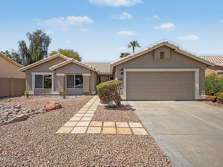 6425 W Irma Lane photo 2