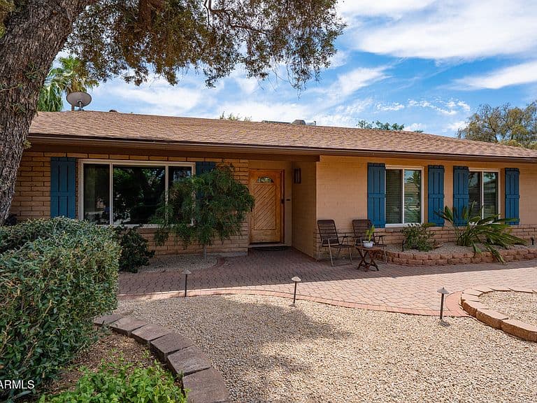 4523 E Voltaire Avenue photo 4