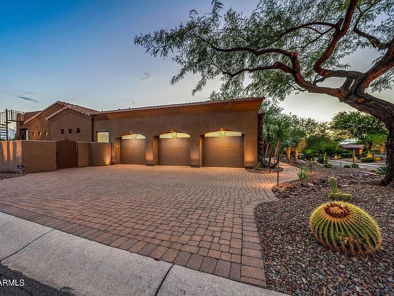 9433 E MONUMENT Drive photo 3