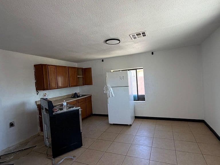 1709 E ENCINAS Lane photo 5