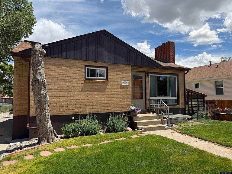 915 8th St photo 4