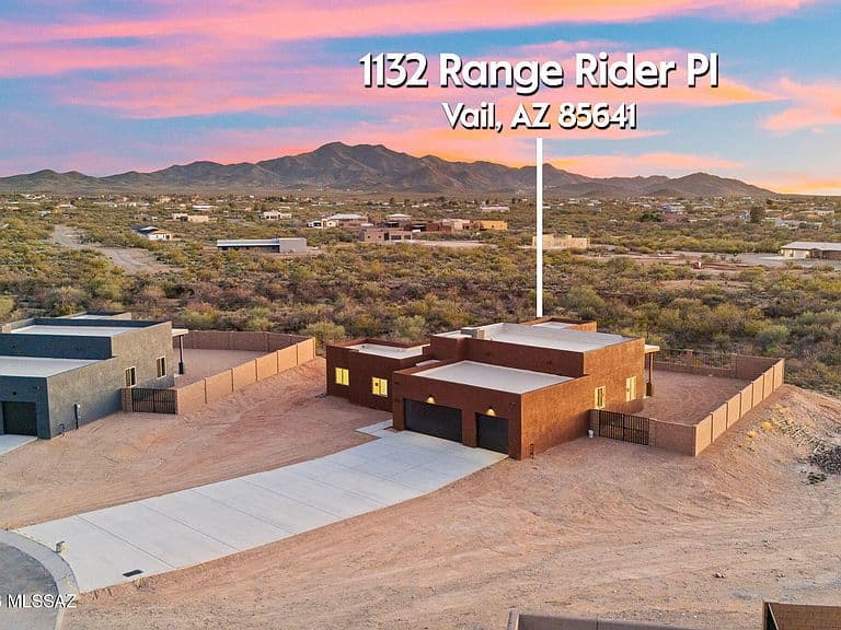 1132 N Range Rider Pl photo 2