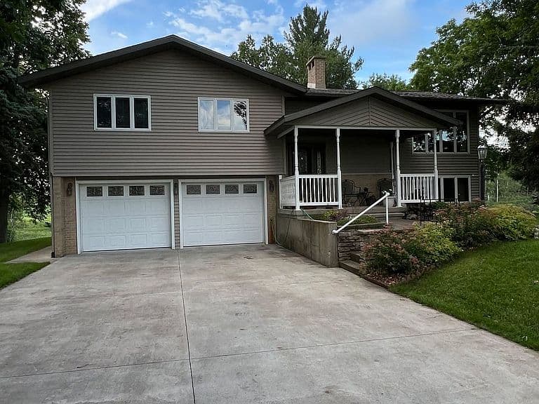 1016 S Longmore photo 1