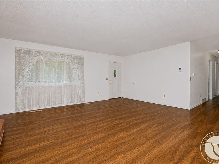 2518 Treasure Dr photo 4