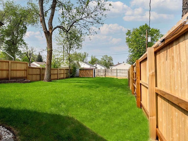 818 Saint James St photo 3