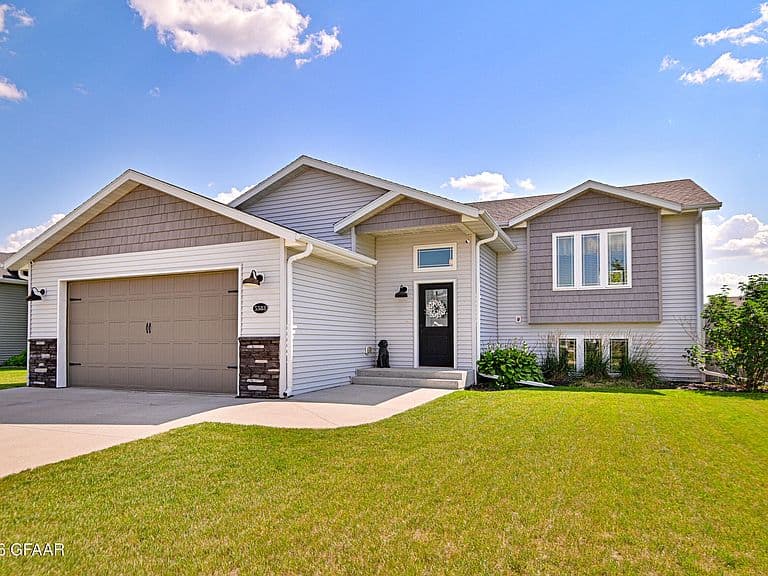 5583 Madison Cir photo 1