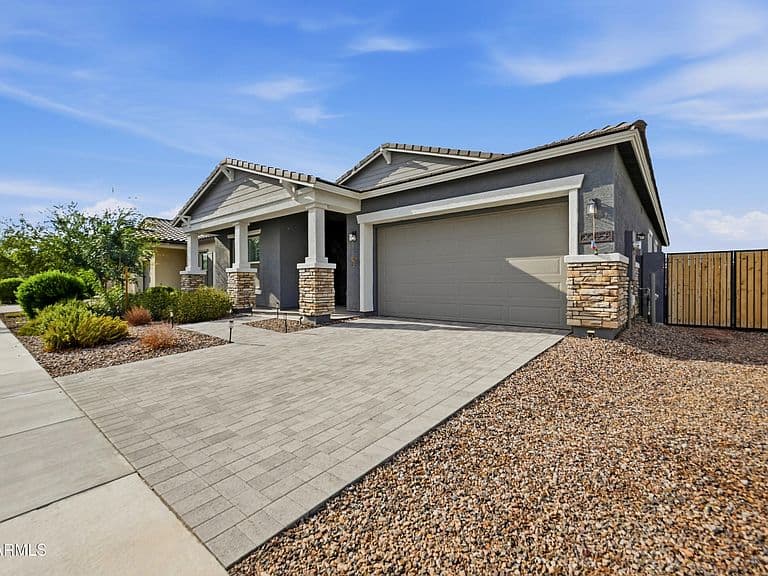22658 E Roundup Way photo 3