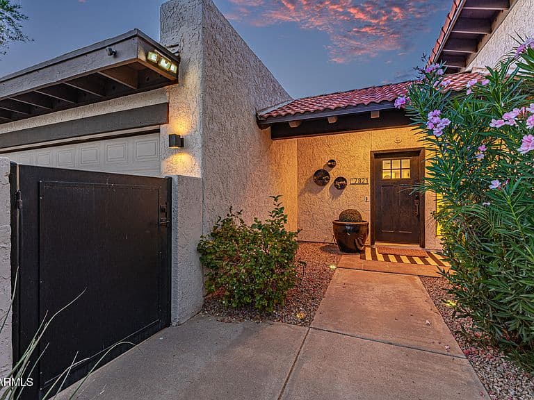 7821 N Via De La Sombre photo 5